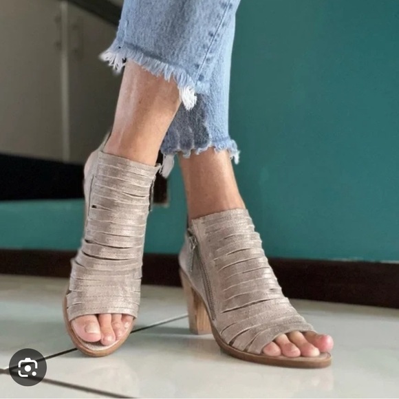 Donald Pliner Kasia Metallic Open Toe Cutout Heel Booties Size 8.5 Women’s - Picture 8 of 8